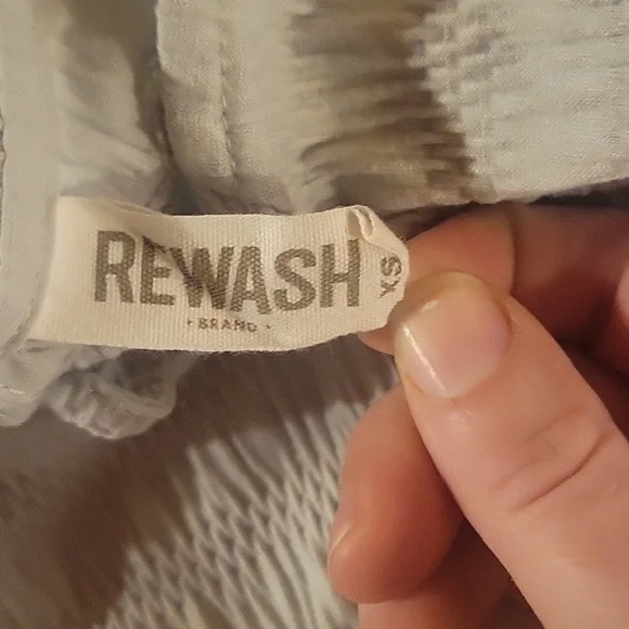 Cute long sleeve open back crop top - Picture 9 of 10